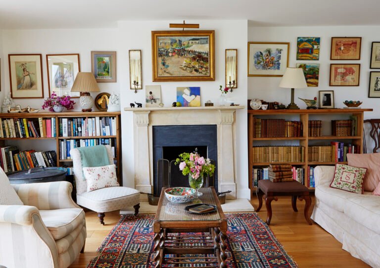 Best Antique Furniture for Vintage Lovers