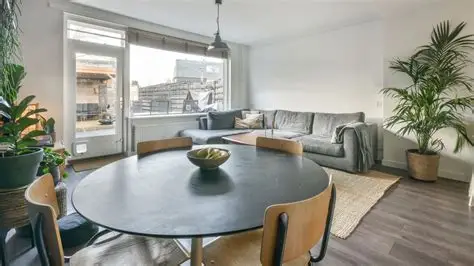 Choosing Between Round and Rectangular Dining Tables
