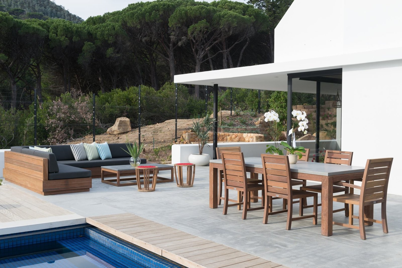 Stylish Timber Furniture for Outdoor Spaces