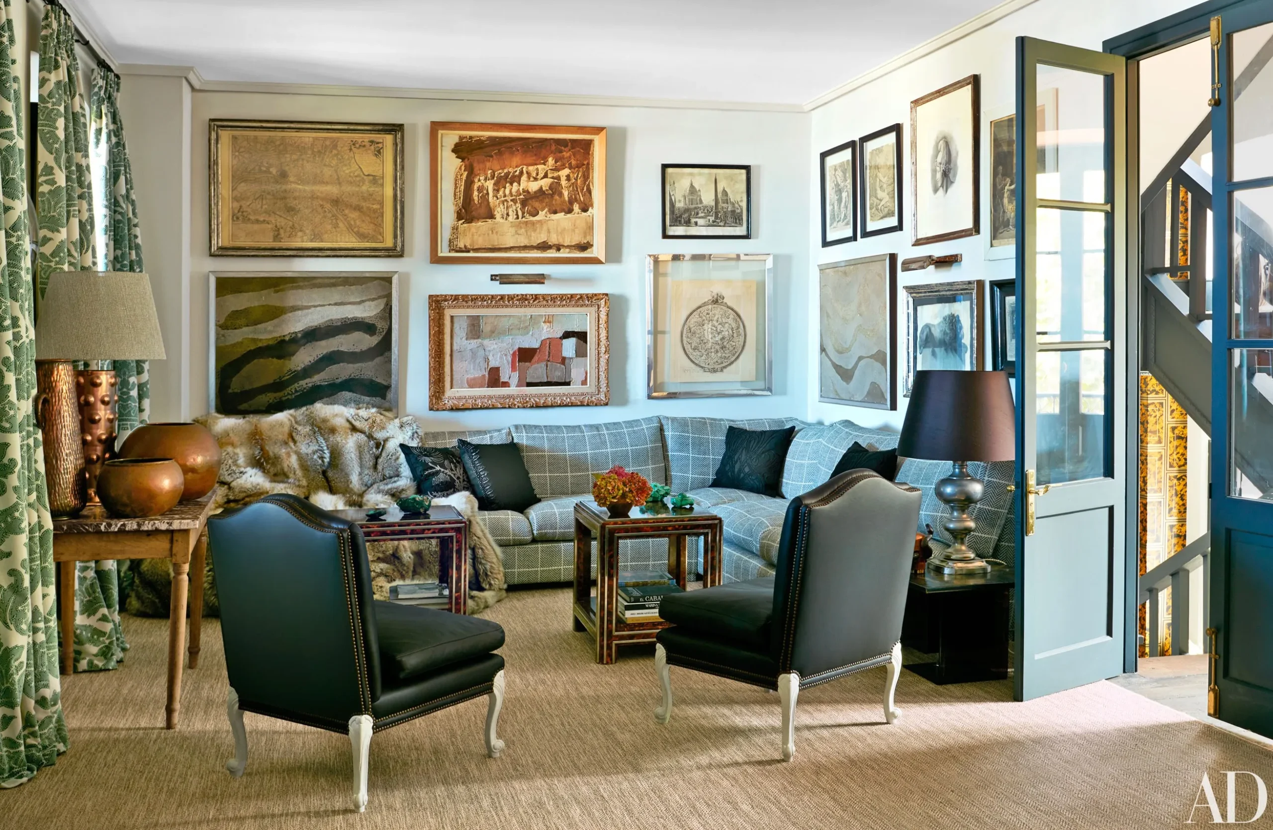 Blending Antique Furniture with Modern Décor