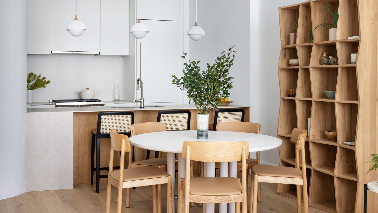 Choosing Between Round and Rectangular Dining Tables